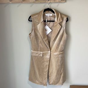 Elliatt | Cream Velvet Sleeveless Blazer | Sz L  | NWT
